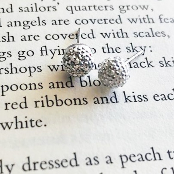 ALQUIMIA Jewelry - 3 /35$ ACRYLIC DIAMOND PAVED STUDS